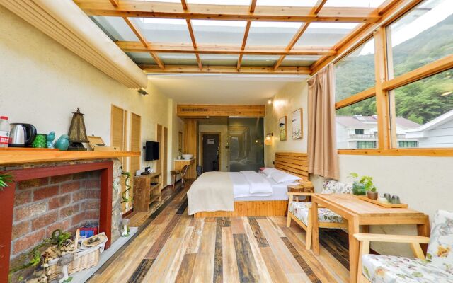 Floral Hotel Qiandaohu Deyishe Inn