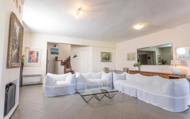 Villa Beachfront Kiss - 4bdrms, Tennis Court, Pool, BBQ, Beachfront