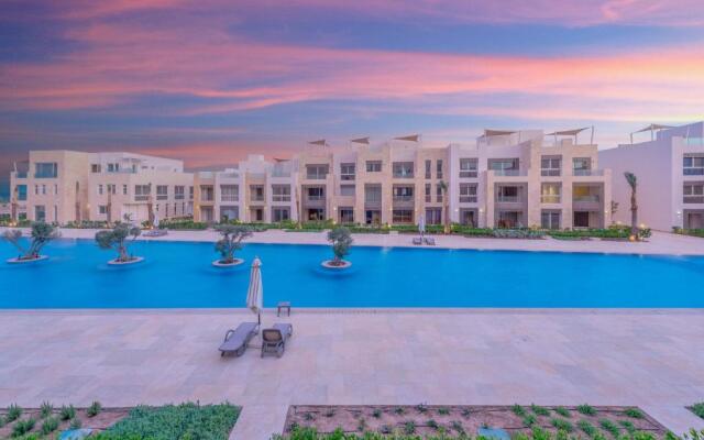 Mangroovy 2 Bedroom Sea View Apartment, Pool & Beach