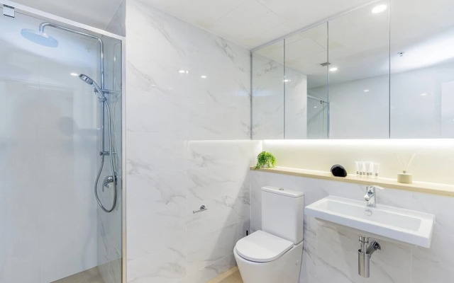 SKY Heart of BNE City 2bed APT Pool& Gym Qbn222-18