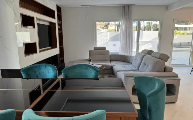 Paraty Villa by Cadenzalux