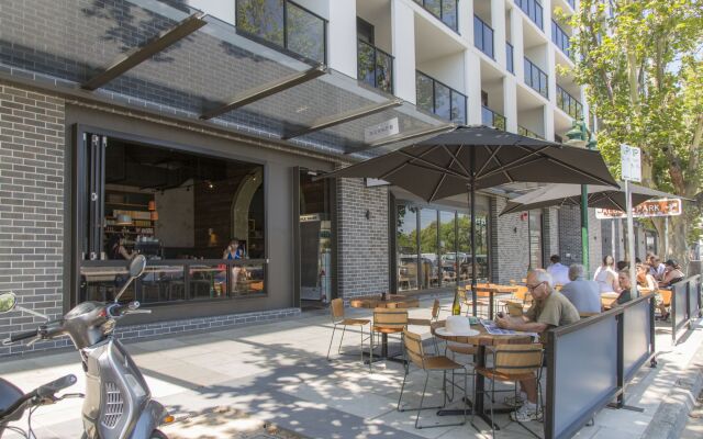2BR Apt Wifi Infinity Pool St Kilda