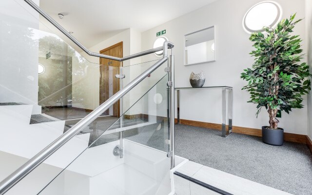 Roomspace - New Manor House