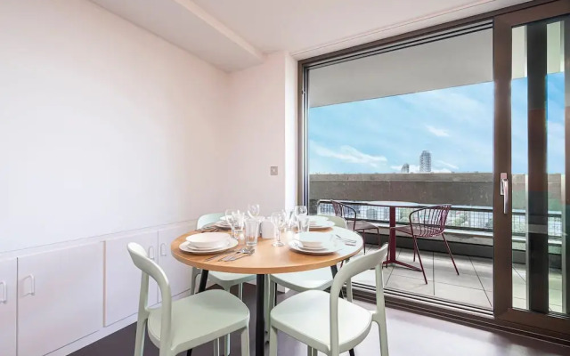 Stylish Three-bedroom Apartment in Poplar