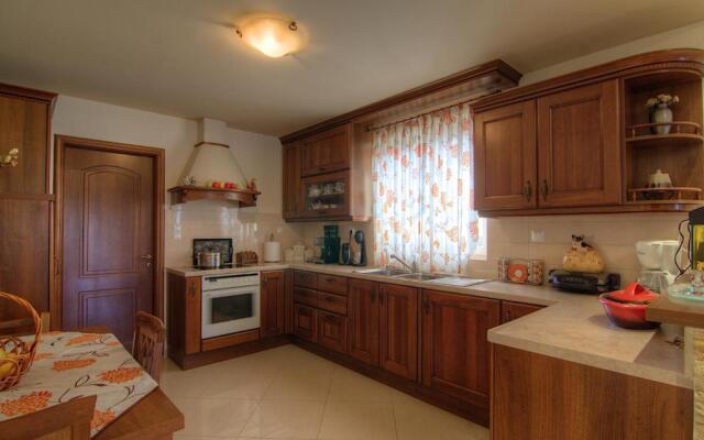 Eva & Dimitrios Villas, By ThinkVilla