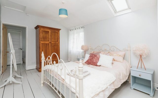 Spacious 6-bed Family Retreat Bristol