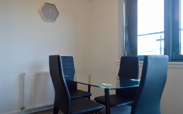 1 Bedroom Penthouse Apartment Near Murrayfield Sleeps 4