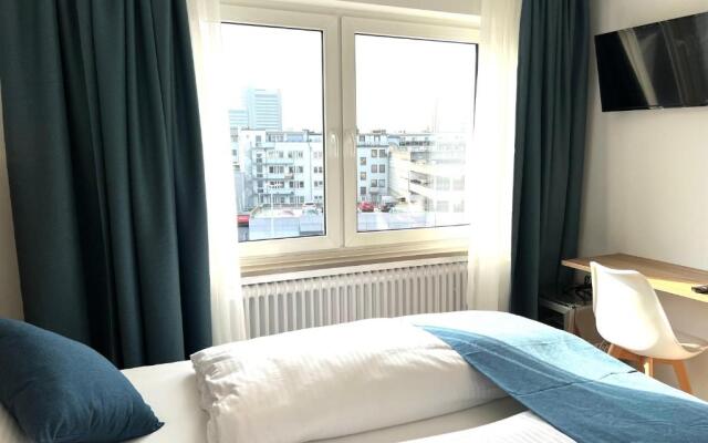 Hotel 83