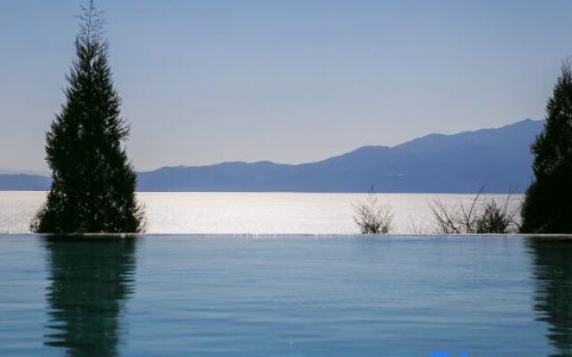 Rousseau homestay in Fuxian Lake