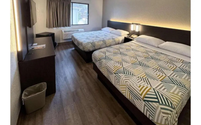 Motel 6 Glenview, IL - Chicago North