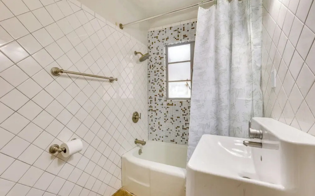Central & Quaint Phoenix Condo - Pets Welcome!