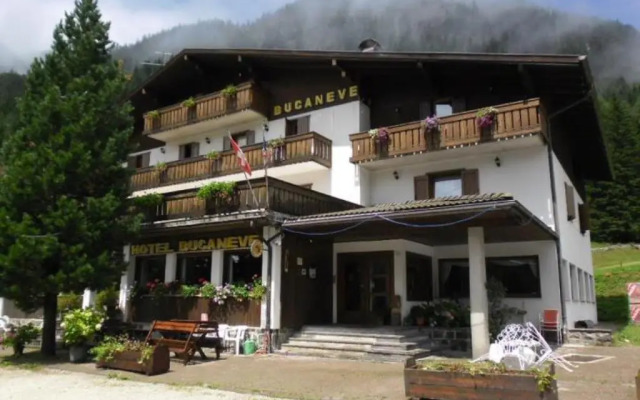 Hotel Bucaneve