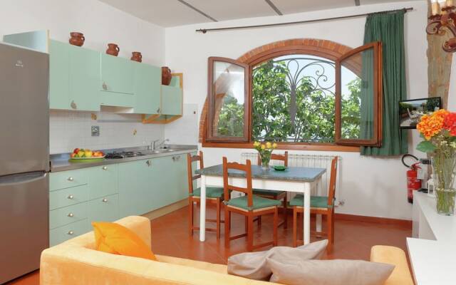 Cozy Holiday Home in Tuscany With Swimming Pool