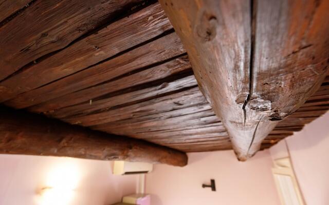 Duomo 77 in Napoli with 2 bedrooms and 2 bathrooms