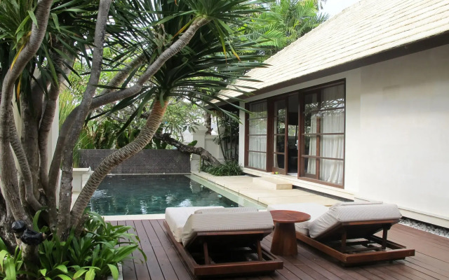 Отель The Royal Santrian