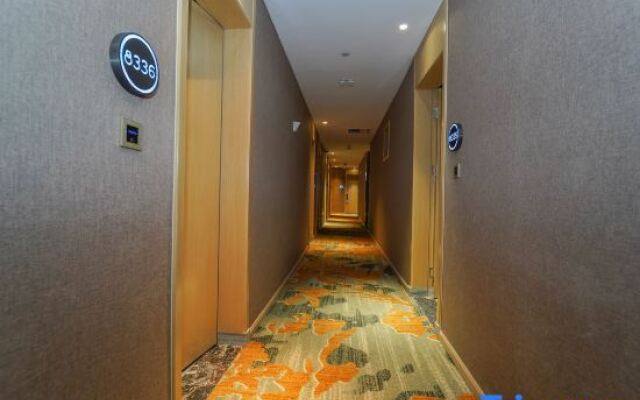 Yaduo Hotel (Shanghai Changshou Road Metro Station)