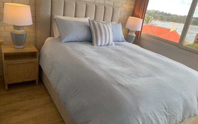 Pacific Heights Holiday Apartments and Munn’s Tower House