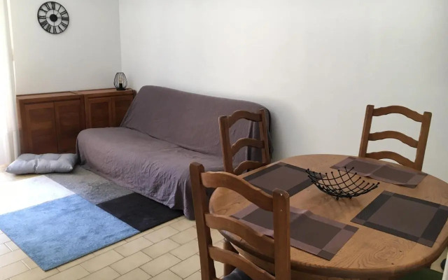 Golfe Juan, quiet apartment with pool, near the beach