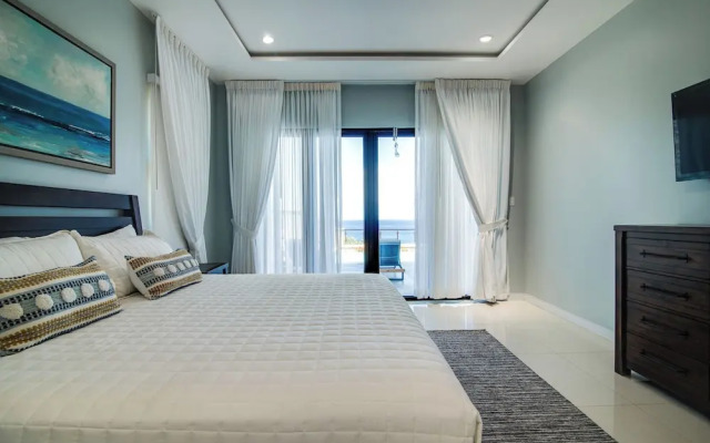 Luxury Oceanfront Villa Fully Staffed