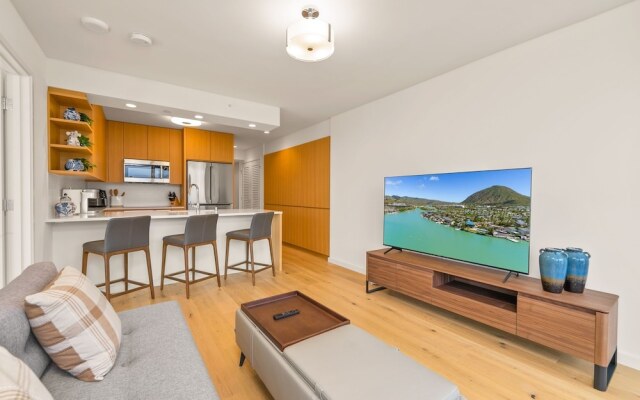 Sky Ala Moana 4209 2 Bedroom Condo by RedAwning