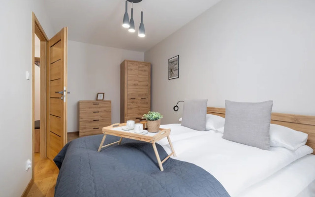 Modern Apartment Klimeckiego by Renters