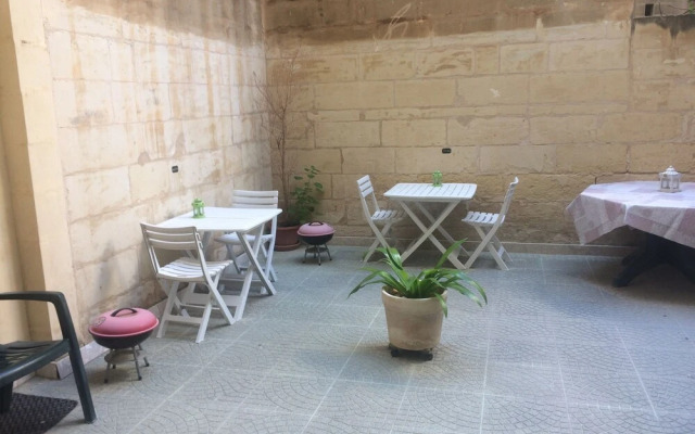 Maltese Rooms