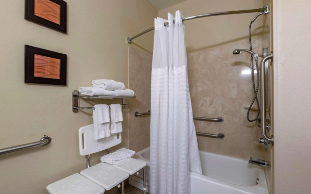 Comfort Inn & Suites Waterloo - Cedar Falls