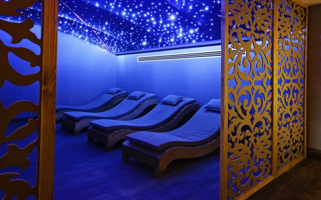 Qlusive Hotel