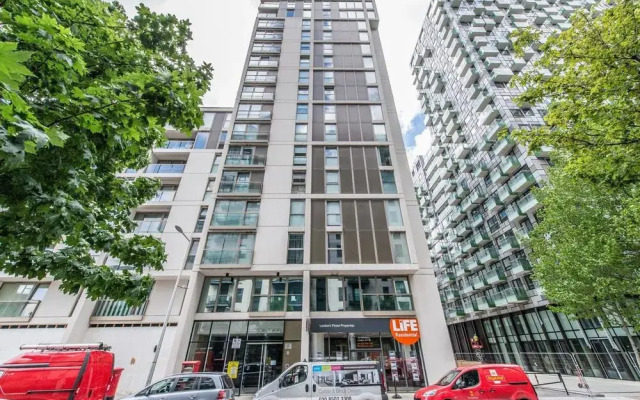MOLIA Canary Wharf