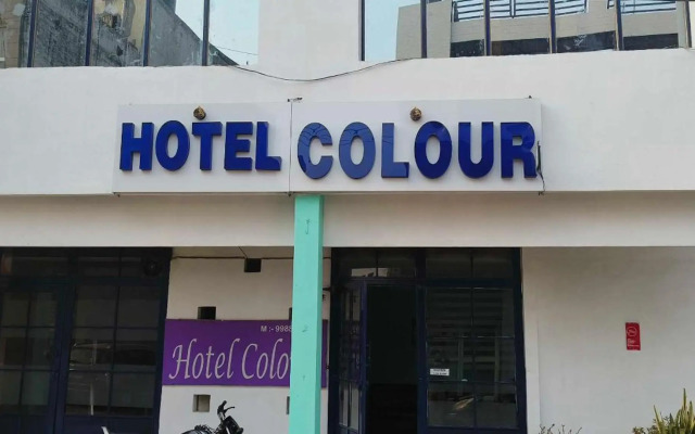 OYO Flagship 70340 Hotel Colour