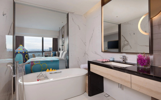Crowne Plaza Foshan Nanhai by IHG