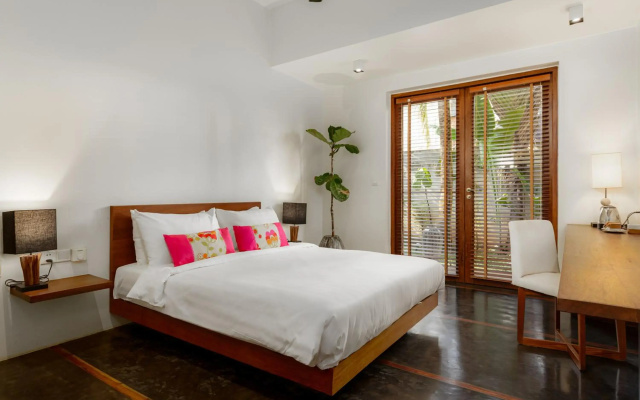 Modern 5 bedroom central pool villa - Rose Apple Residences