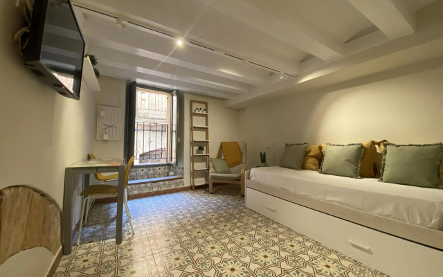 TH143 Studio Old Town