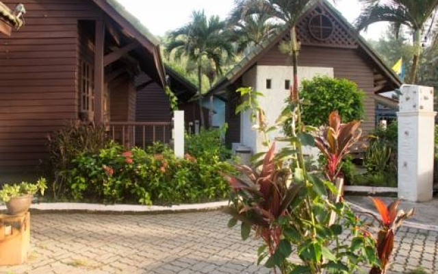 Naithon Beach Resort