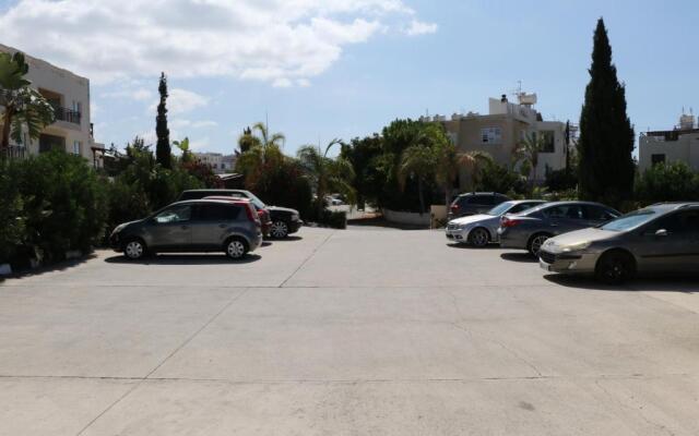 Sunset apartment with pool & 10 mins to Venus beach