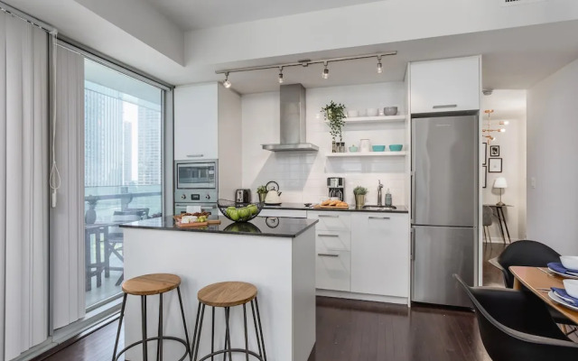 12 York St Condo - Financial District