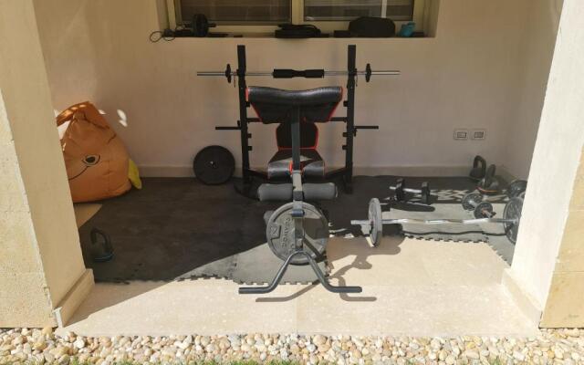 Seaview 3 BR with Beach & Pool access BBQ in Mangroovy