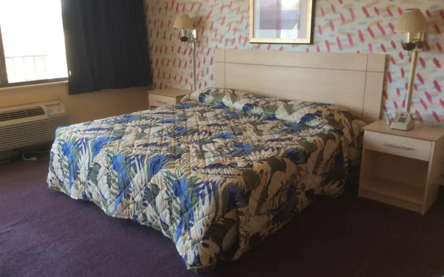 MacThrift Motor Inn