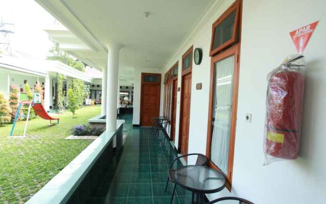 Griyo Sultan Agung near Station Malang Baru – Hotel Rooms – Malang
