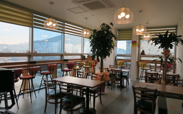Hyu-Plus Guesthouse