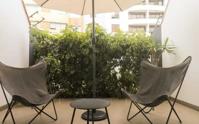 w Spectacular 1BR w Sunny Terrace