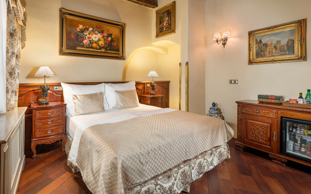 Iron Gate Hotel & Suites Prague by BHG