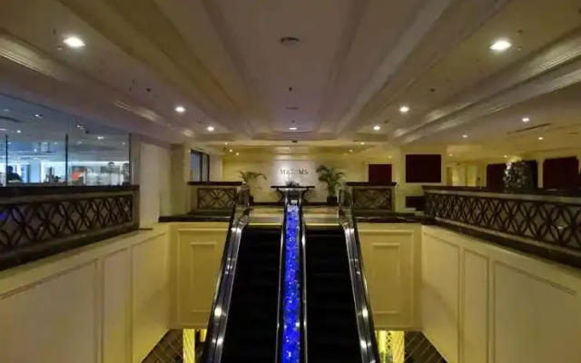 Maxims Hotel