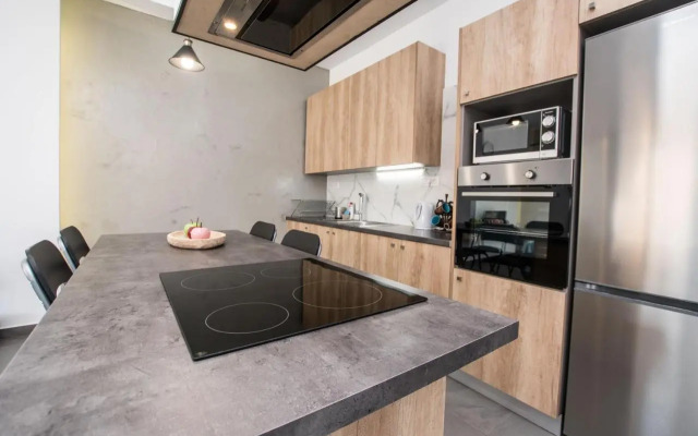 Modern Spacious Apartment