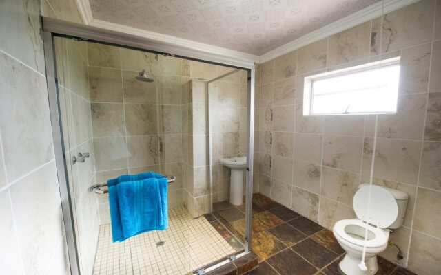 Fullmoon Paradise Lodge