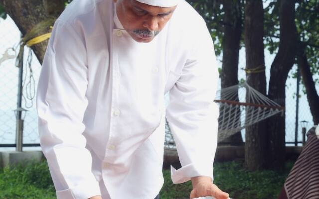 Saro Lake County Hotel