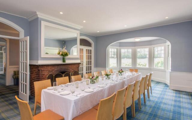 Breakwater Inn