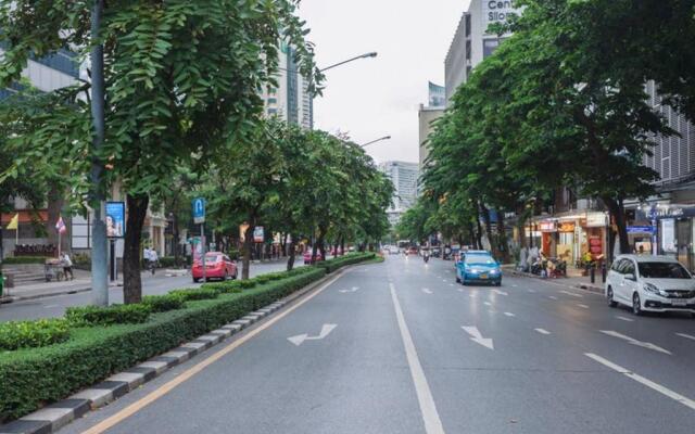 S2 Silom Large room 4-6 guests Full kitchen WIFI