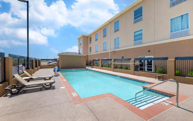 Quality Inn & Suites Carlsbad Caverns Area