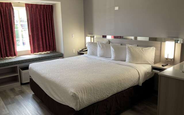 Microtel Inn & Suites by Wyndham Clarksville